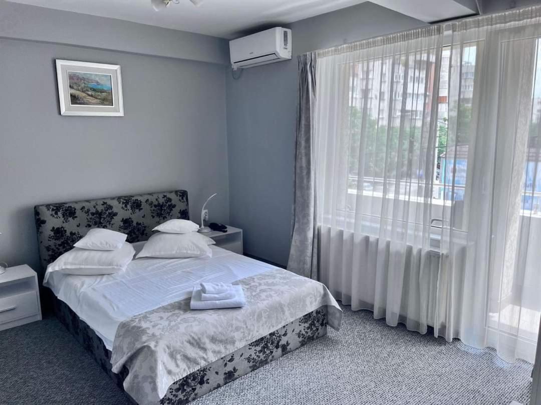 Hotel Delaf Cluj-Napoca Extérieur photo