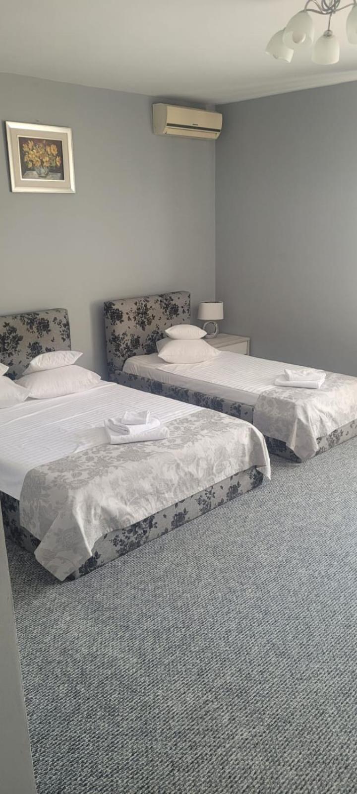 Hotel Delaf Cluj-Napoca Extérieur photo