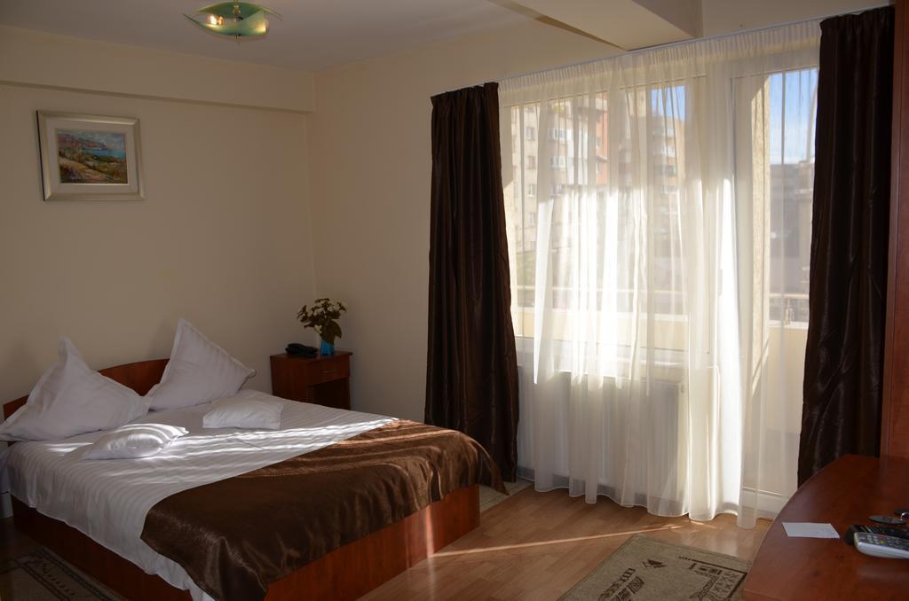 Hotel Delaf Cluj-Napoca Extérieur photo